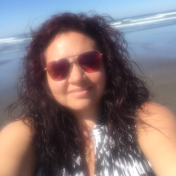 Meet your Posher, Tonya - Picture 1 of 2